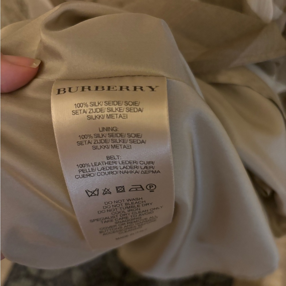 Burberry London- Beige Checkered-100 silk dress! 8 perfect dress - Picture 4 of 7